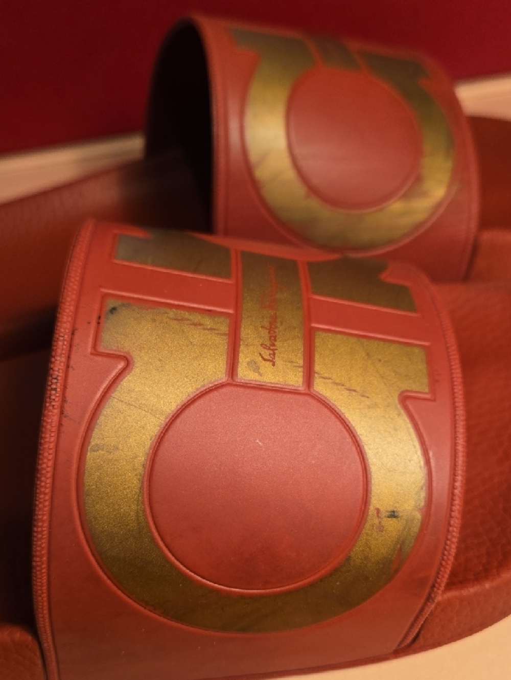 SALVATORE FERRAGAMO Men's 11M Red & Gold GROOVE Slides FLIP-FLOPS #423 - Picture 13 of 16